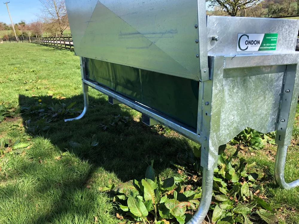 Close-up of the end panel and the green rubber curtain that keeps the rain off the meal