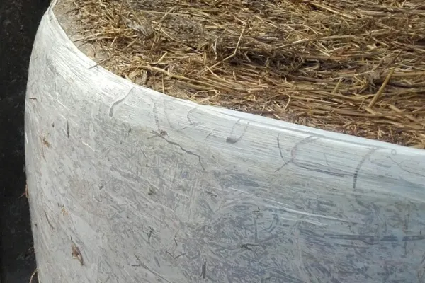 A round bale wrapped in Silawrap net-replacement film instead of net